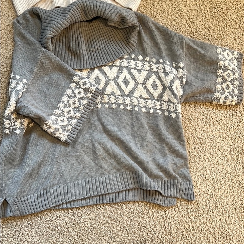 Sweaters - Picture 3 of 4